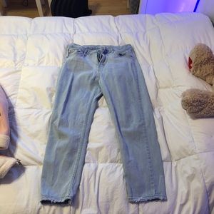 Light wash mom jean